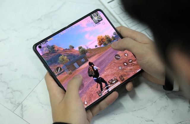 和平精英辅助【火焰鸟直装V6.0终极修复版】射线透视 准星聚点 空投透视 人物变大 显示手持 透视雷达